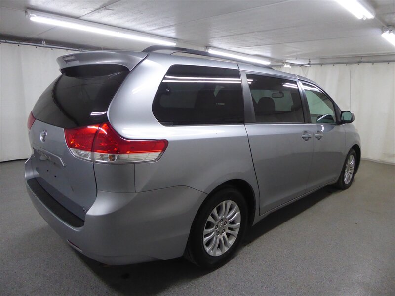 2013 TOYOTA SIENNA - Image 7