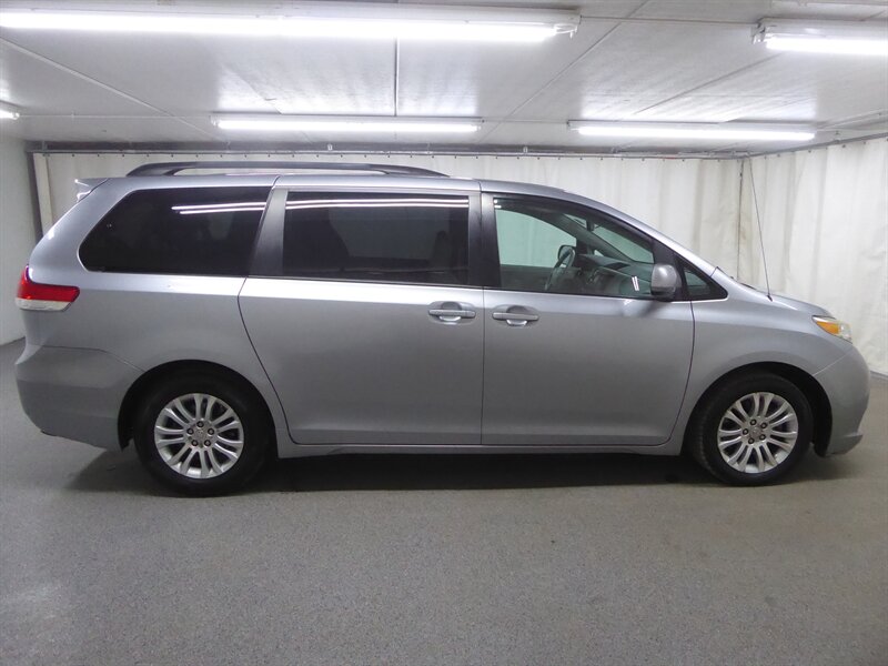 2013 TOYOTA SIENNA - Image 8