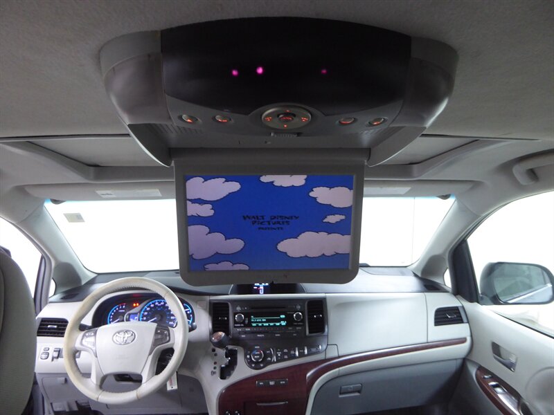 2013 TOYOTA SIENNA - Image 23