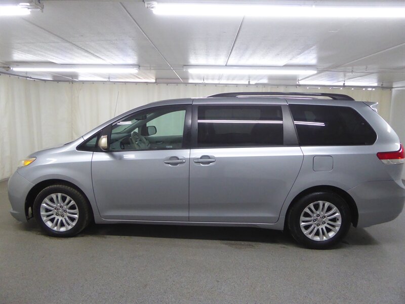 2013 TOYOTA SIENNA - Image 4