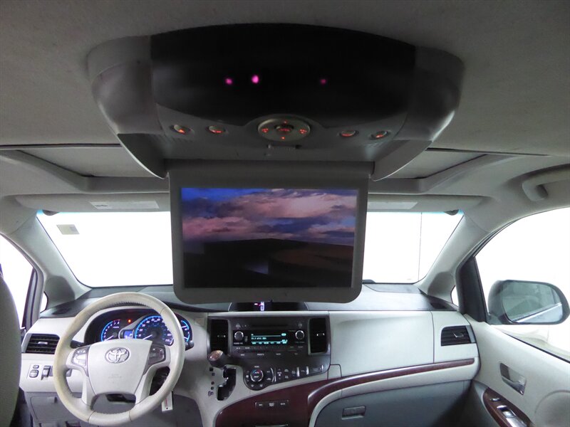 2013 TOYOTA SIENNA - Image 22