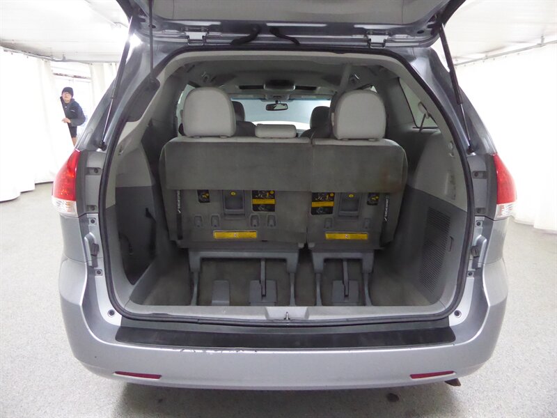 2013 TOYOTA SIENNA - Image 38