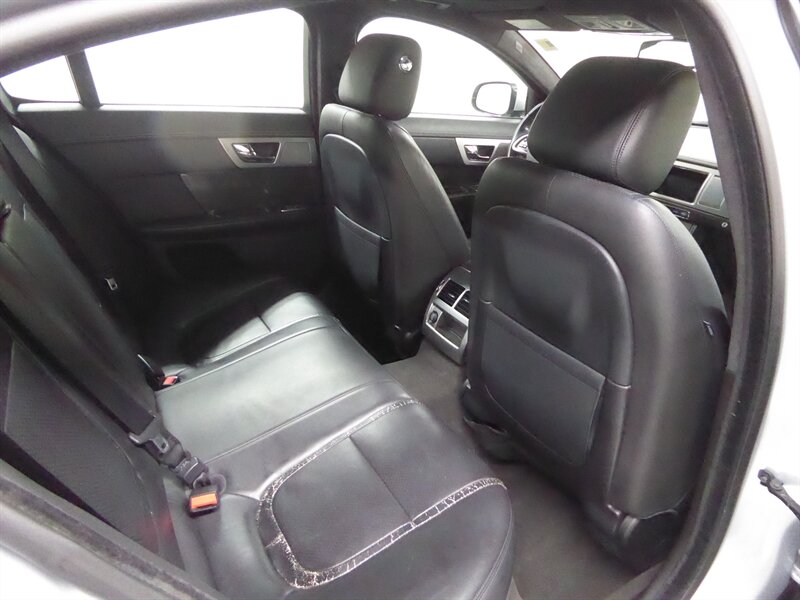 2013 JAGUAR XF - Image 32