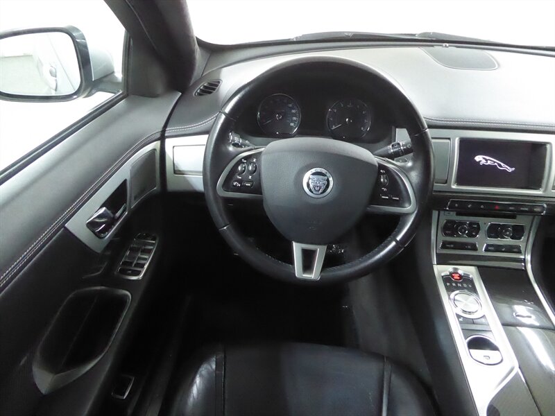 2013 JAGUAR XF - Image 10