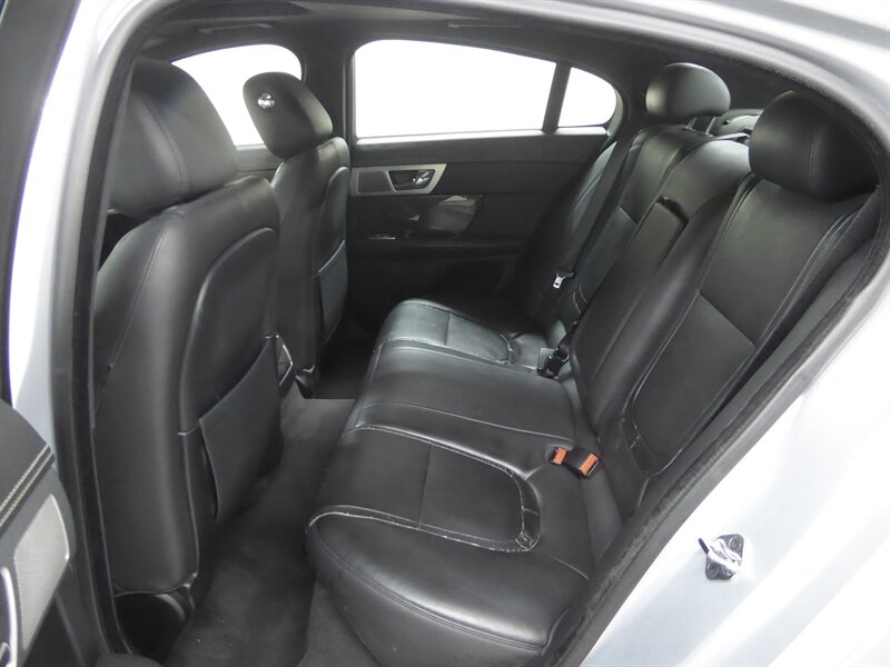 2013 JAGUAR XF - Image 30