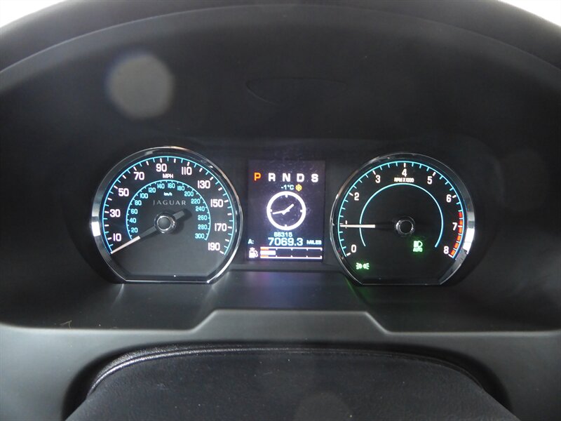 2013 JAGUAR XF - Image 12