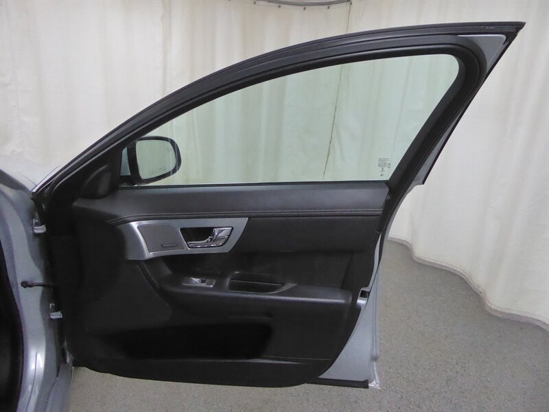 2013 JAGUAR XF - Image 28