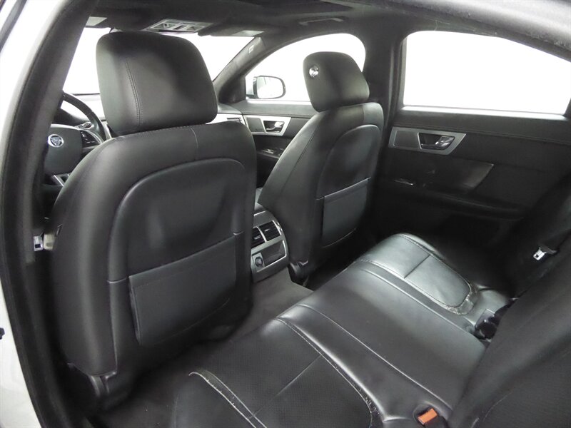 2013 JAGUAR XF - Image 29