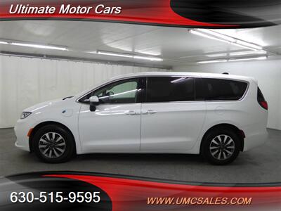 2023 Chrysler Pacifica Plug-In Hybrid Touring   - Photo 4 - Downers Grove, IL 60515
