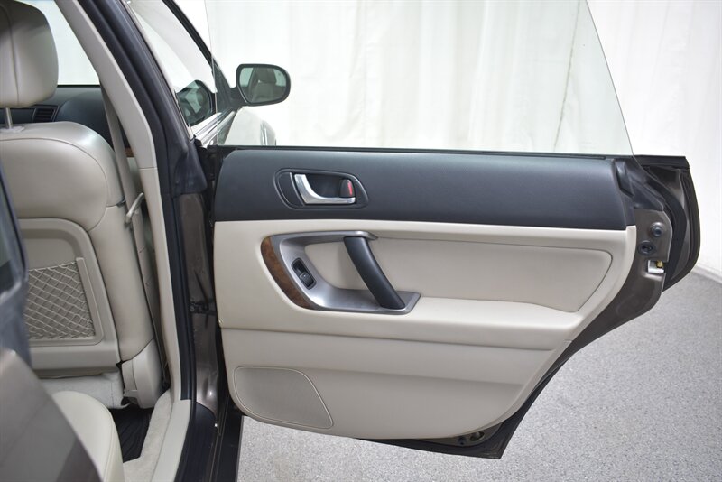 2008 SUBARU OUTBACK - Image 28