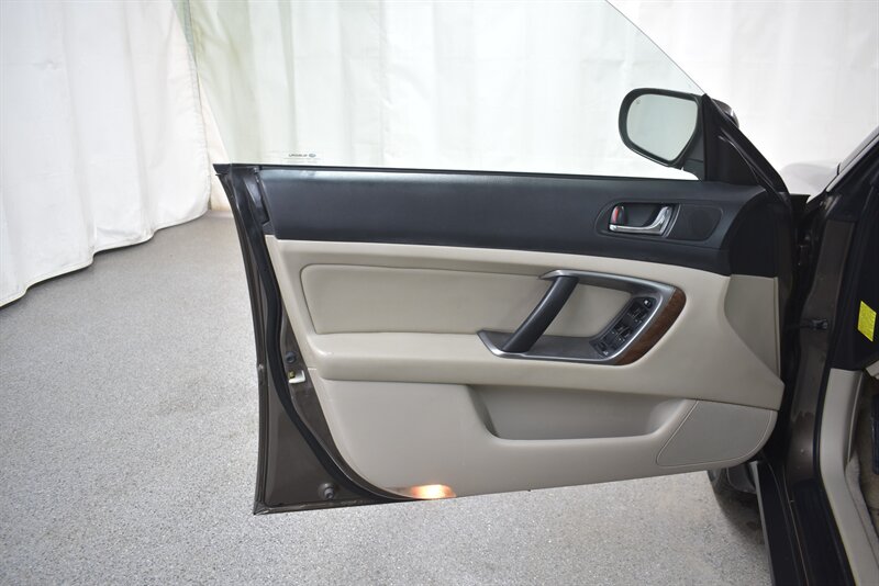 2008 SUBARU OUTBACK - Image 18