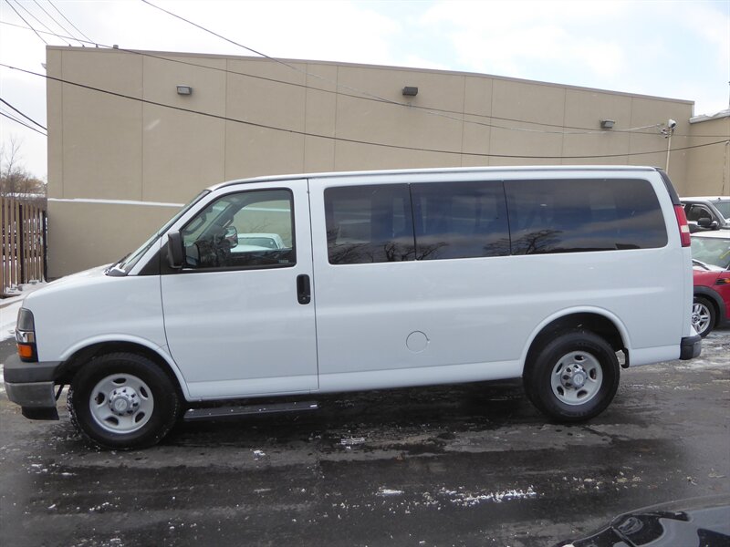 2017 CHEVROLET EXPRESS - Image 4