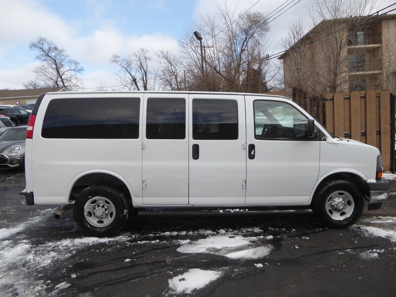 2017 CHEVROLET EXPRESS - Image 8