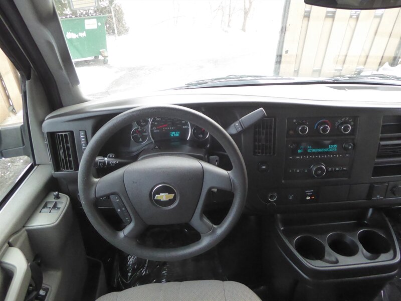 2017 CHEVROLET EXPRESS - Image 10