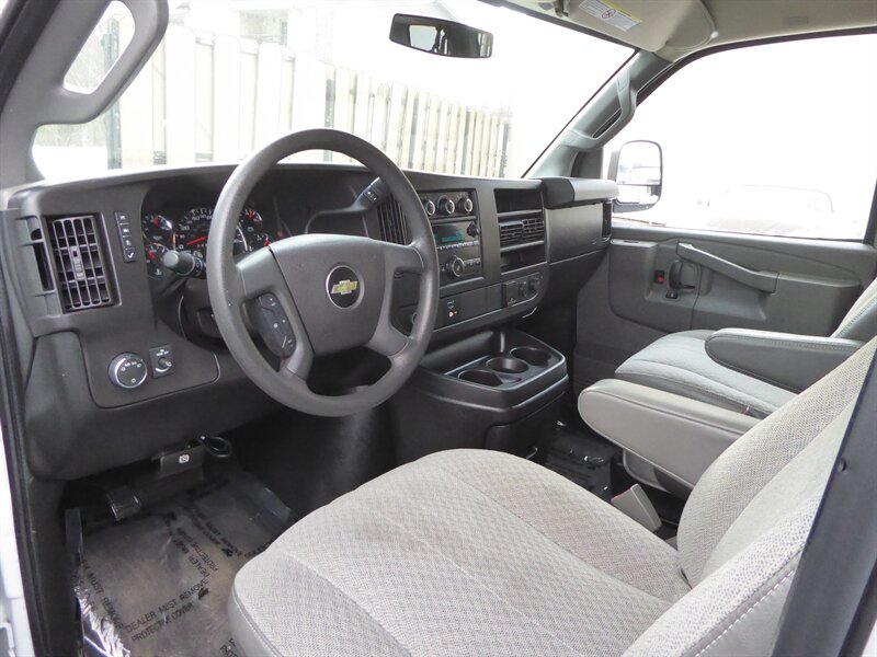 2017 CHEVROLET EXPRESS - Image 16