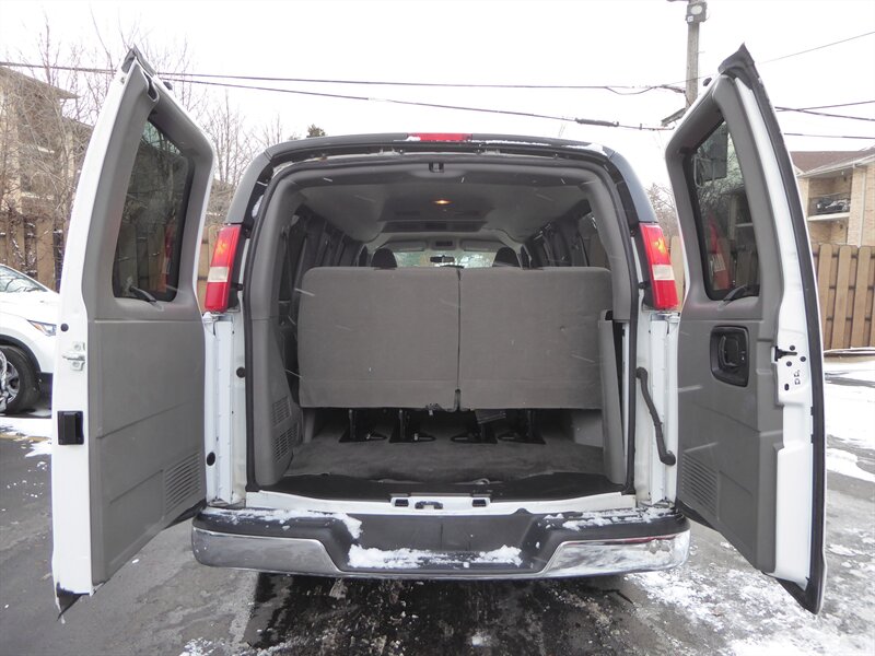 2017 CHEVROLET EXPRESS - Image 27