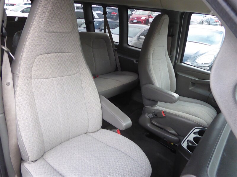 2017 CHEVROLET EXPRESS - Image 21