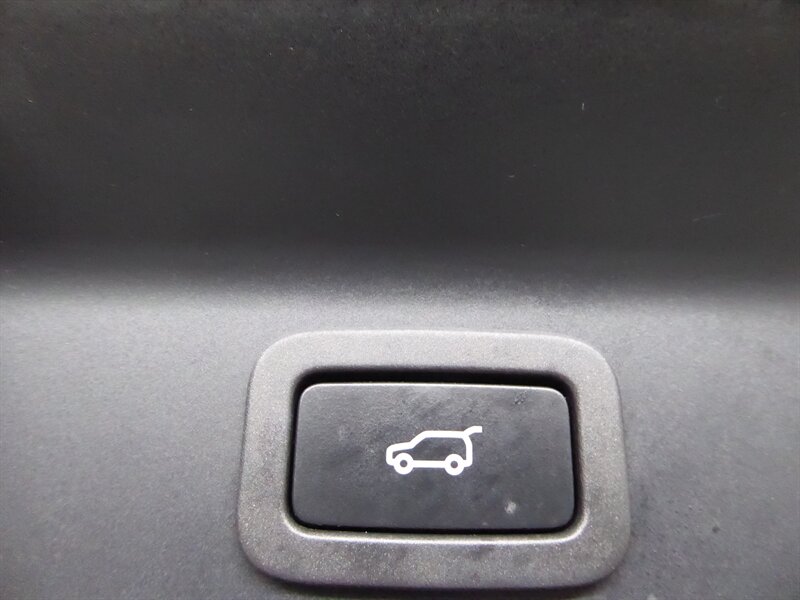 2020 JAGUAR F-PACE - Image 33