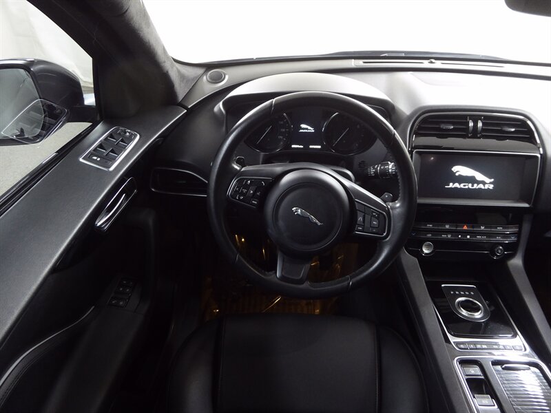 2020 JAGUAR F-PACE - Image 10