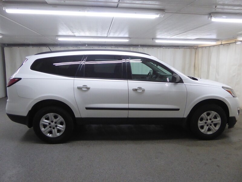 2017 CHEVROLET TRAVERSE - Image 8