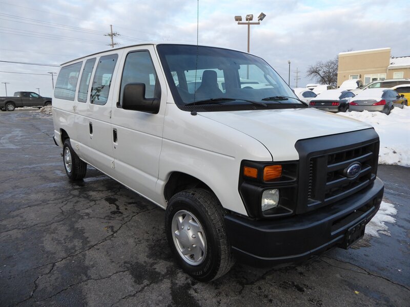 2013 FORD E-350 - Image 1