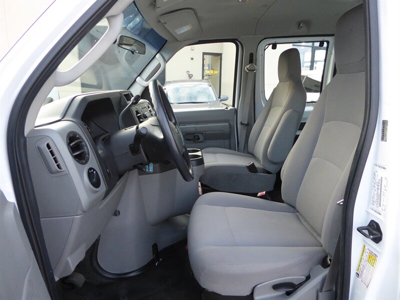 2013 FORD E-350 - Image 17
