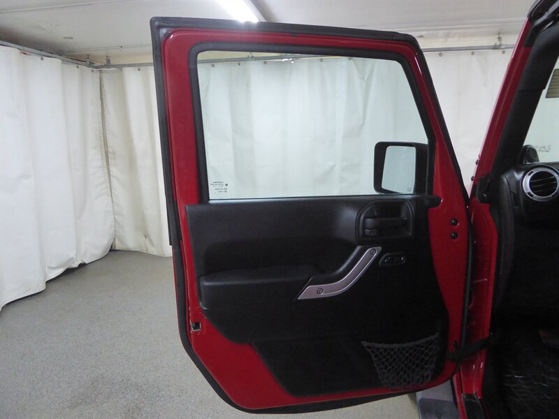 2014 JEEP WRANGLER - Image 19