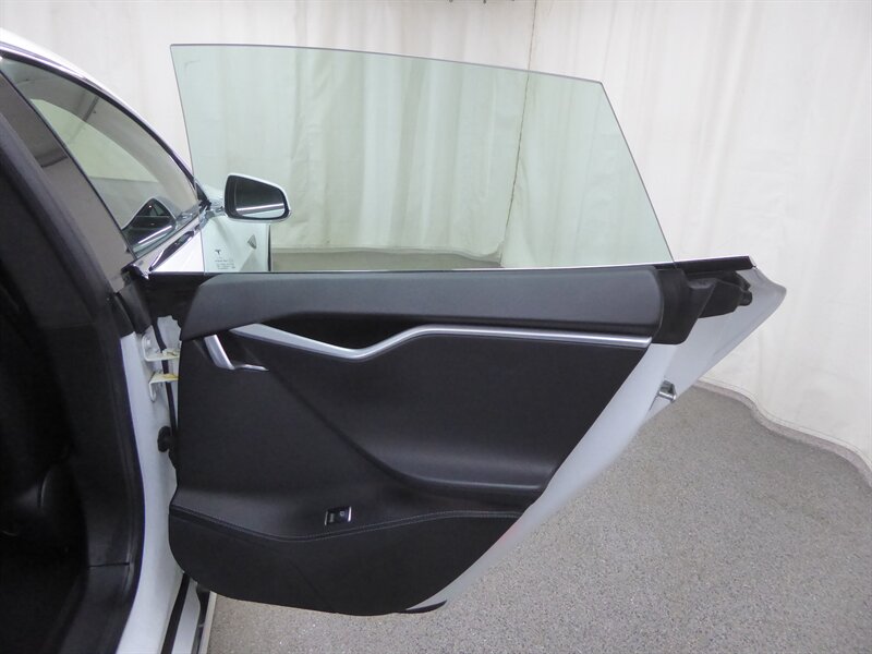 2016 TESLA MODEL S - Image 31