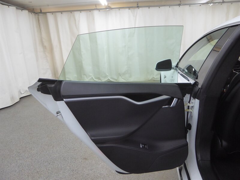 2016 TESLA MODEL S - Image 28