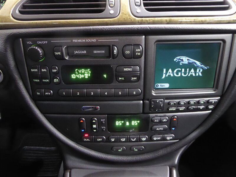 2002 Jaguar S-Type 4.0 photo