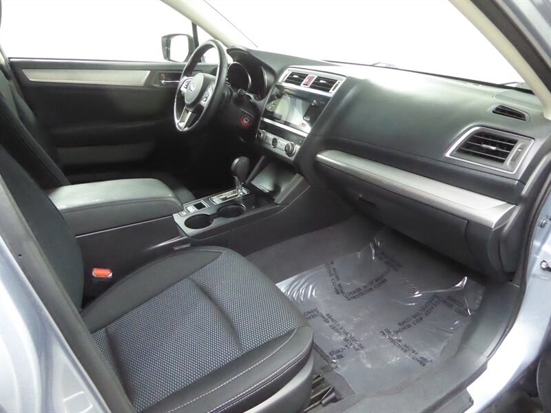 2017 SUBARU OUTBACK - Image 22
