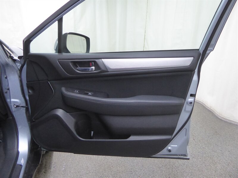 2017 SUBARU OUTBACK - Image 25