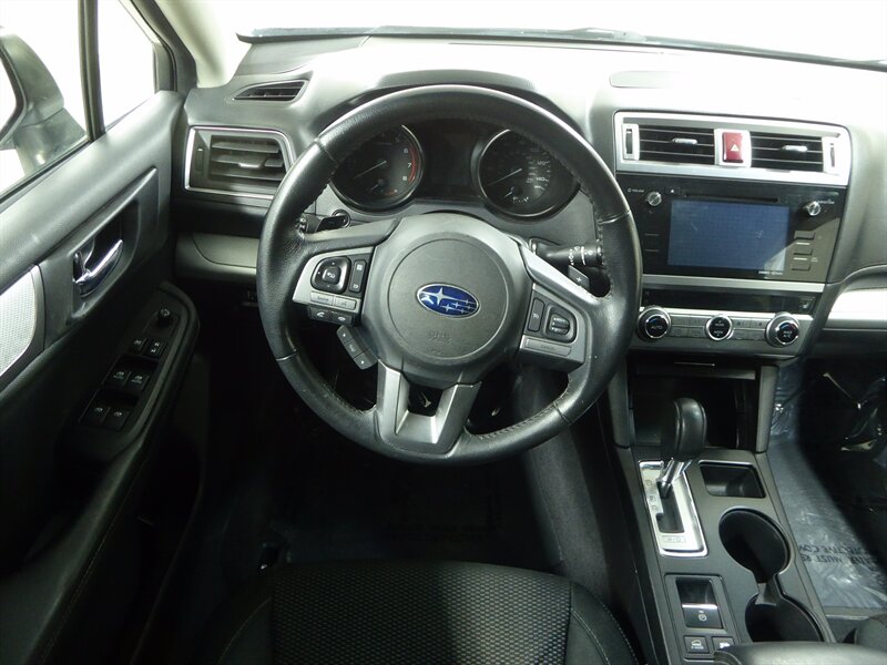 2017 SUBARU OUTBACK - Image 10