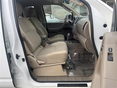 2011 Nissan Frontier SV V6   - Photo 8 - Pittsburgh, PA 15226