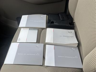 2011 Nissan Frontier SV V6   - Photo 25 - Pittsburgh, PA 15226