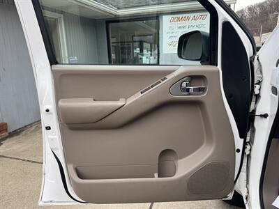 2011 Nissan Frontier SV V6   - Photo 17 - Pittsburgh, PA 15226