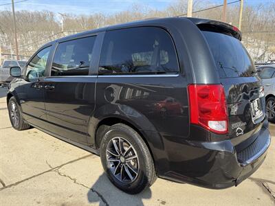 2017 Dodge Grand Caravan SXT   - Photo 2 - Pittsburgh, PA 15226