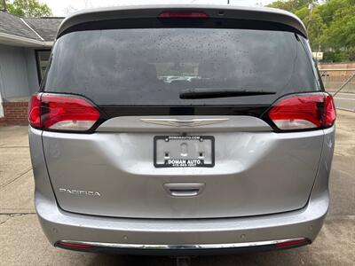 2017 Chrysler Pacifica Touring-L   - Photo 3 - Pittsburgh, PA 15226