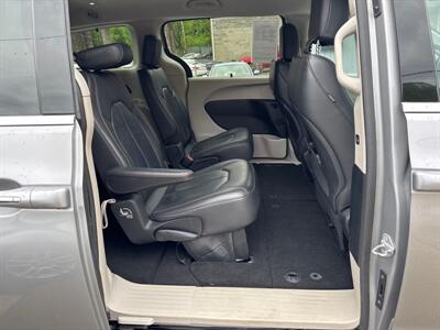 2017 Chrysler Pacifica Touring-L   - Photo 12 - Pittsburgh, PA 15226