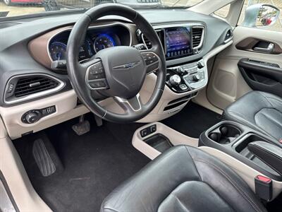 2017 Chrysler Pacifica Touring-L   - Photo 7 - Pittsburgh, PA 15226