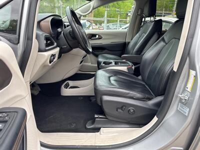 2017 Chrysler Pacifica Touring-L   - Photo 8 - Pittsburgh, PA 15226