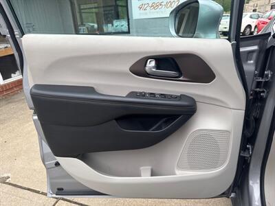 2017 Chrysler Pacifica Touring-L   - Photo 30 - Pittsburgh, PA 15226