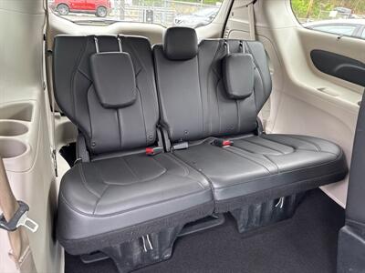 2017 Chrysler Pacifica Touring-L   - Photo 15 - Pittsburgh, PA 15226