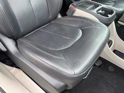 2017 Chrysler Pacifica Touring-L   - Photo 11 - Pittsburgh, PA 15226