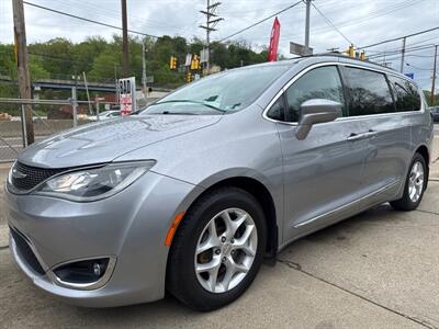 2017 Chrysler Pacifica Touring-L Van