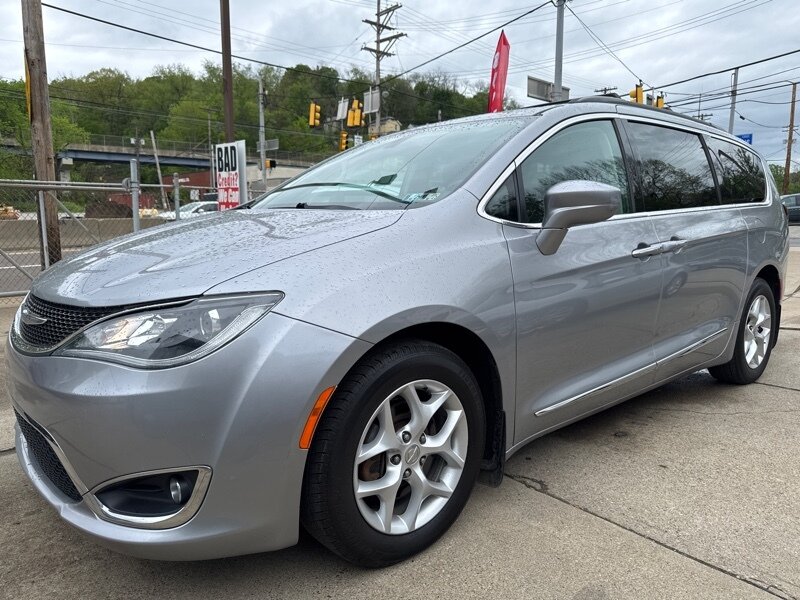 2017 Chrysler Pacifica Touring-L   - Photo 1 - Pittsburgh, PA 15226