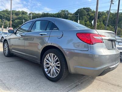 2012 Chrysler 200 Limited   - Photo 2 - Pittsburgh, PA 15226