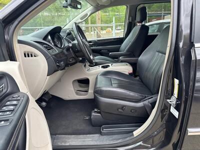 2014 Chrysler Town & Country Touring-L   - Photo 8 - Pittsburgh, PA 15226