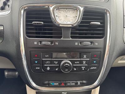 2014 Chrysler Town & Country Touring-L   - Photo 24 - Pittsburgh, PA 15226