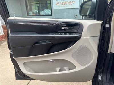 2014 Chrysler Town & Country Touring-L   - Photo 34 - Pittsburgh, PA 15226